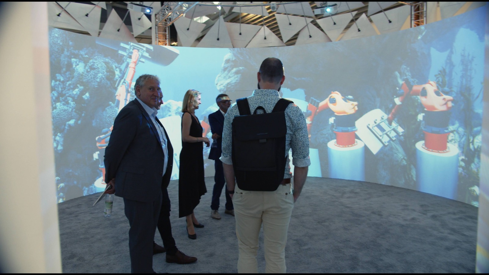 Introducing the modular and mobile 360° show-cinema for KUKA AG.