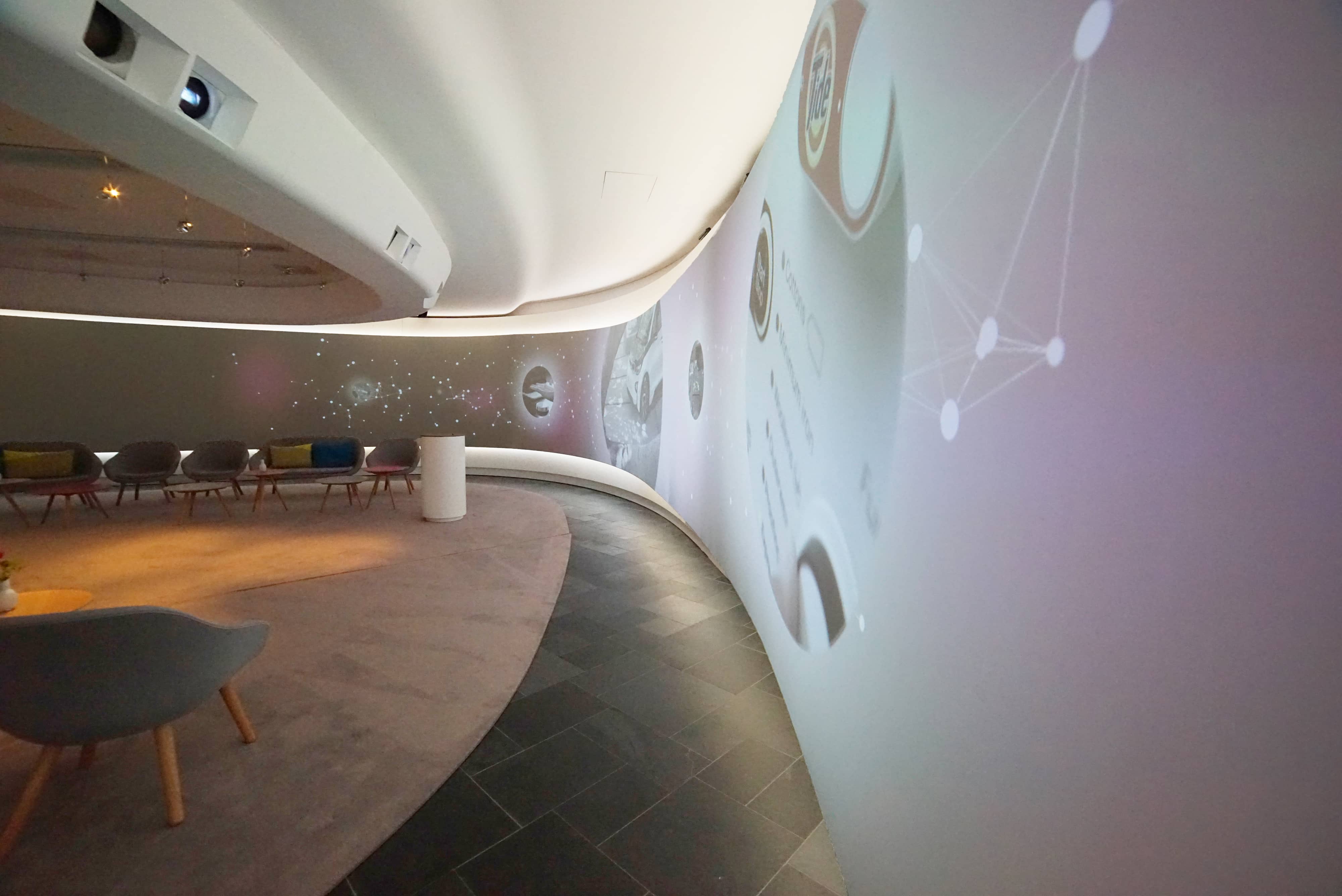 Telekom Design Gallery, Bonn (Germany) – Spline Curved Screen