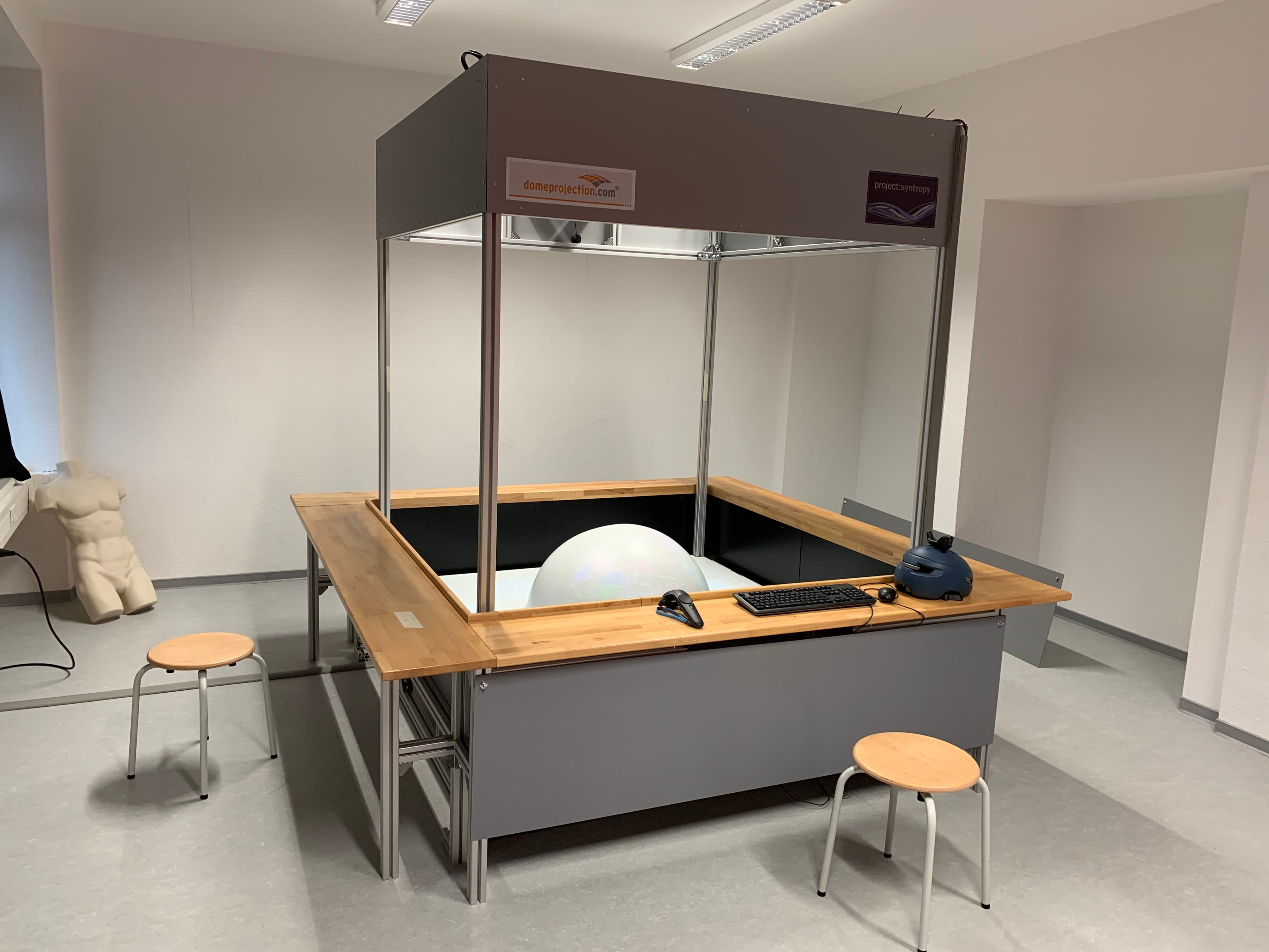 Virtual Reality Learning Space (VRLS)